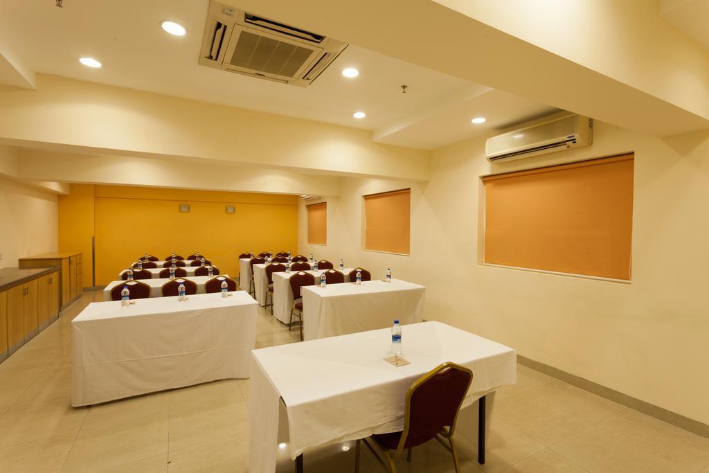 Ahmedabad Vastrapur Hotel Exterior photo