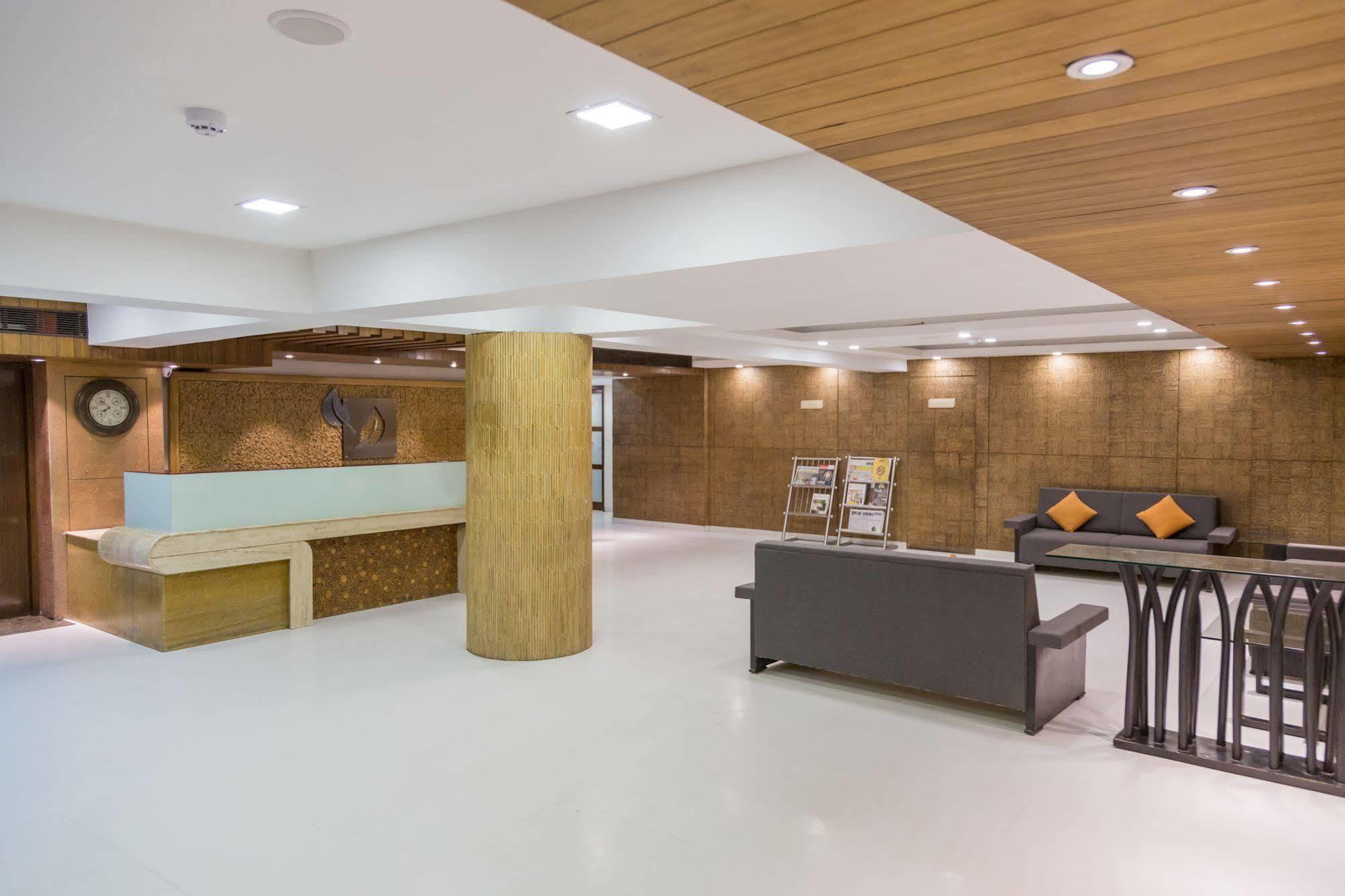 Ahmedabad Vastrapur Hotel Exterior photo