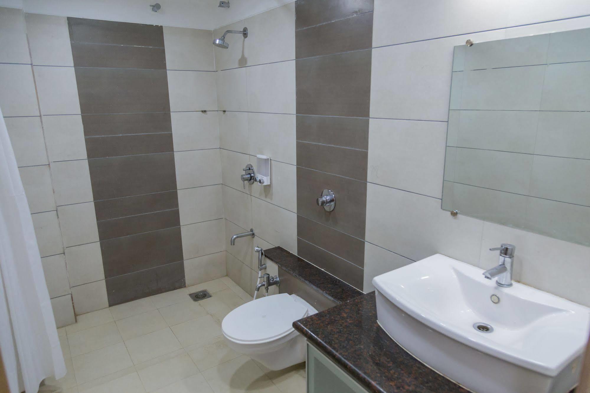 Ahmedabad Vastrapur Hotel Exterior photo